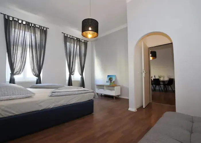 Imperial Flats Apartment *